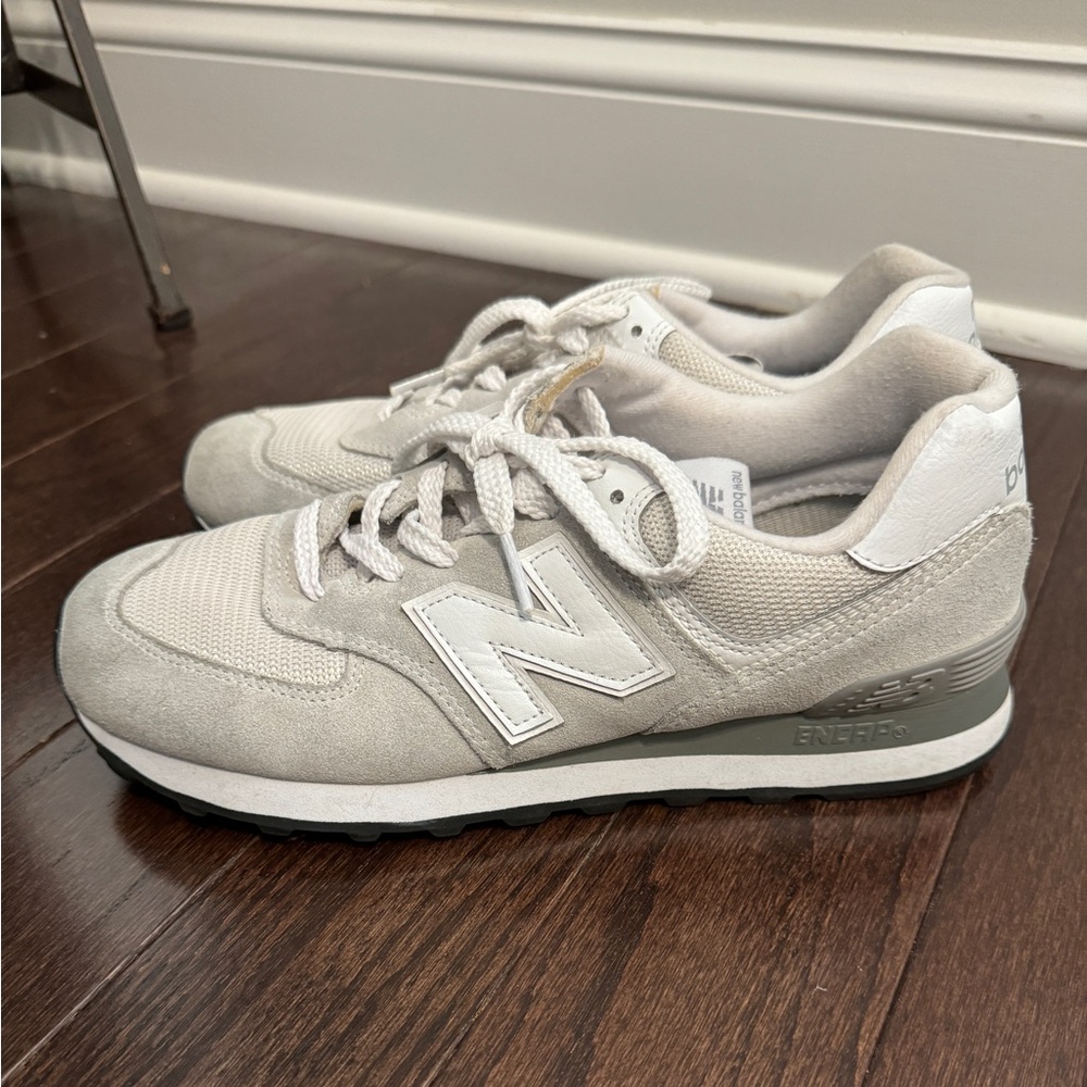 New Balance Classic 574 size 9